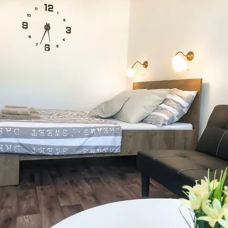 1 Bdr Apartment, Soblahovska דירה