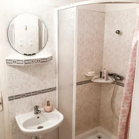 1 Bdr Apartment, Soblahovska דירה